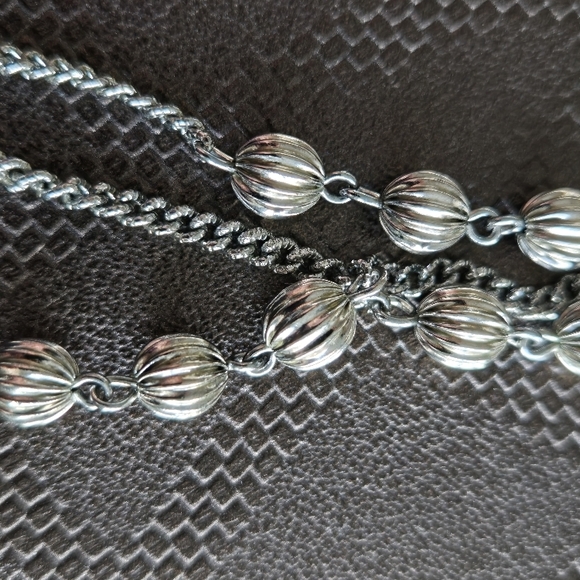 RARE MONET 1966s BOHEMIA COLLECTION Elegant Silver Beaded Long Necklace - Picture 5 of 7